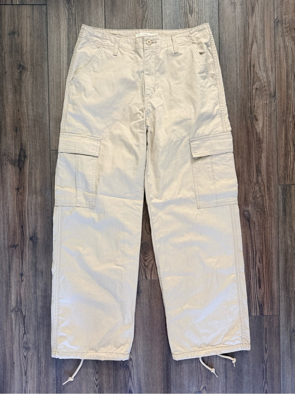 Levi's Wide-Leg Cargo Pants in Light Beige